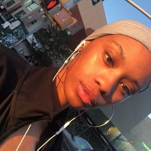 Meet your Posher, Olivia